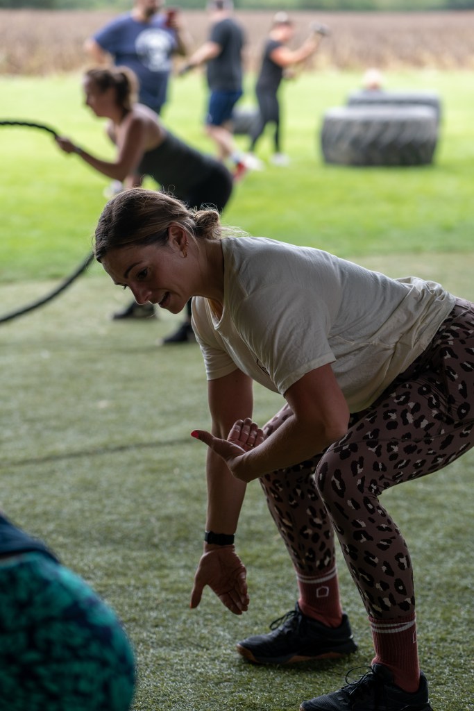 personal trainer coaching deadlift